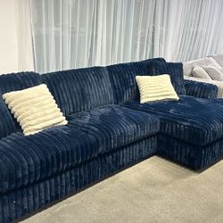 Zenit Sectional Sofa Couch With 4 Pillows 🎯New 🔻 Delivery and Finance Available 