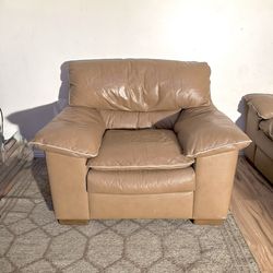 Oversized Natuzzi Italian Leather Chair (Light Brown/Tan)