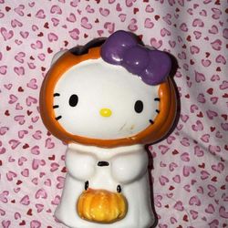 Hello Kitty Ghost 