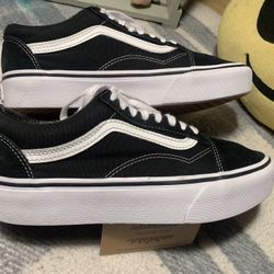 Women’s Size 8.5 VANS “PLATFORM” Shoes Classic Black and White Suede & Canvas