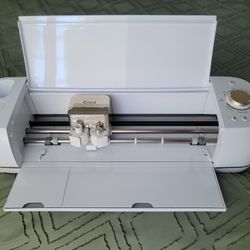 Basically New Cricut Explorer Air 2
