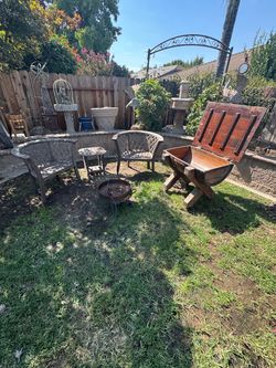 Cast iron Cowboy outdoor patio set, Needs little TLC but very sturdy👍
