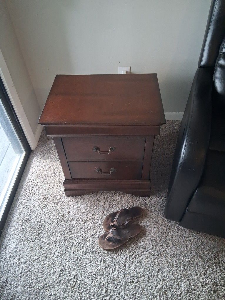 2 Drawer End Table