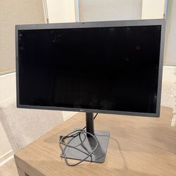 LG 27MD5KLB-B UltraFine 5K IPS monitor - Pickup From Northridge Area