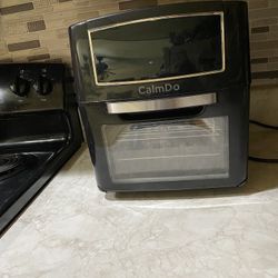 CalmDo Air Fryer And Oven Combo. Red Description For Details And Location.