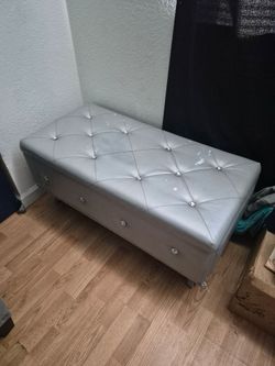 Storage ottoman