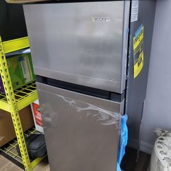 New Vissani Mini Refrigerator 