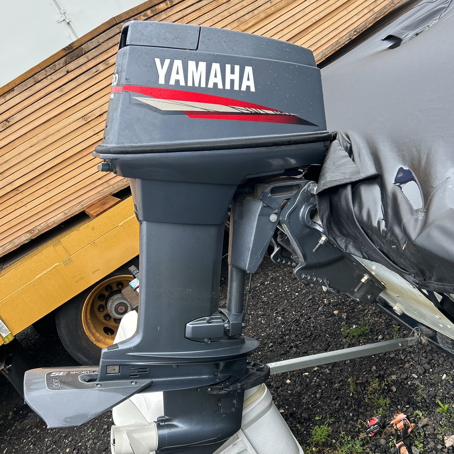 40 HP 2 Stroke Yamaha Outboard Engine