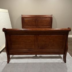 Sleigh Bed Set Queen Size 