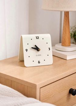 Minimalist Table Clock – Silent Movement
