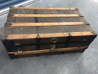 1800s Stage Coach flat top (coffee table ). Trunk