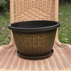 10” Round Plant Pot Gold & Black Plastic Planter With Tray