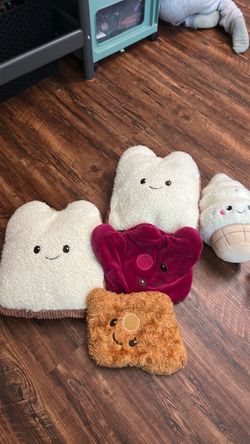 Peanut butter sandwich and ice cream plushies