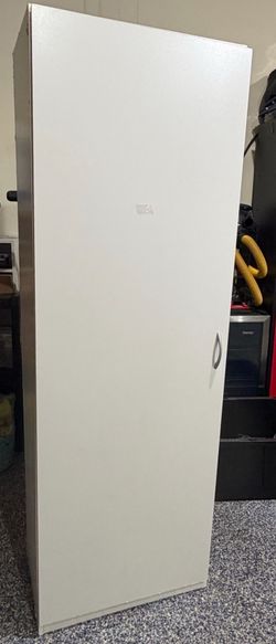 Free storage cabinet