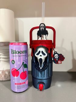 Ghost face scream slim can koozie Halloween