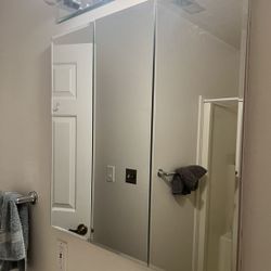 30” Triple Door Mirrored Medicine Cabinet 