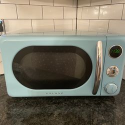 Galanz 0.7 Cu ft Retro Countertop Microwave Oven, 700 Watts, Blue, New