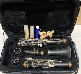 Andino Student Clarinet by Luis Rossi complete with semi hard Case