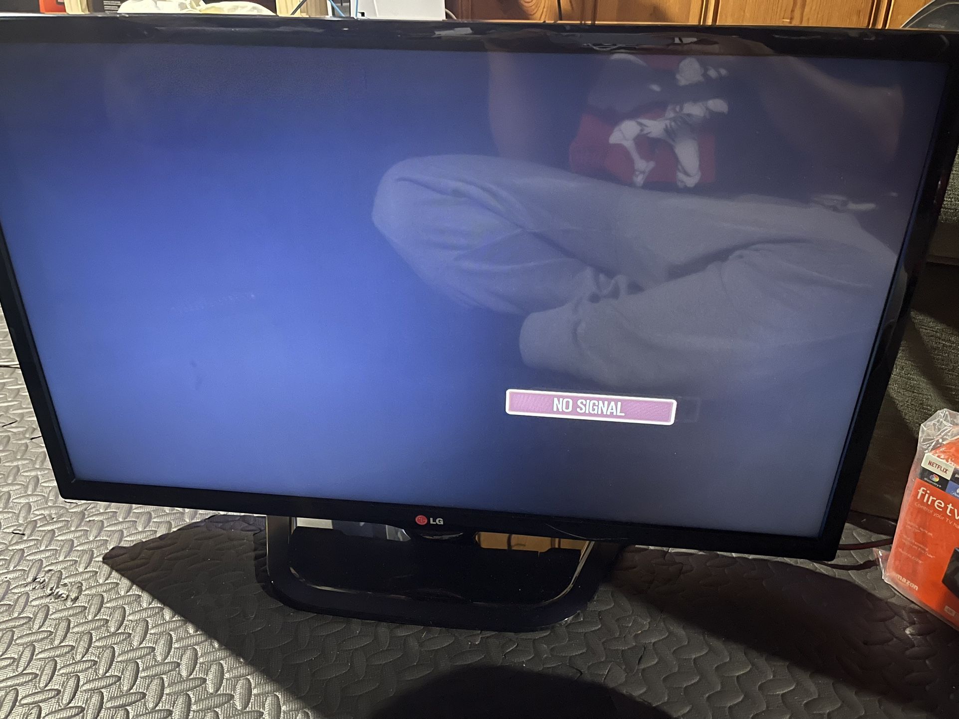 LG 32 Inch LCD TV