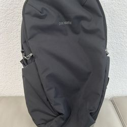 Pacsafe® V 24L anti-theft active backpack