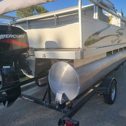 2003 18ft Pontoon Boat 50 HP Mercury Motor