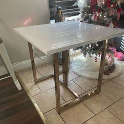 Small Dining Table Quartz Top Sparkling 350$