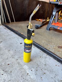 Bernzomatic TS8000 gas torch + gas canister