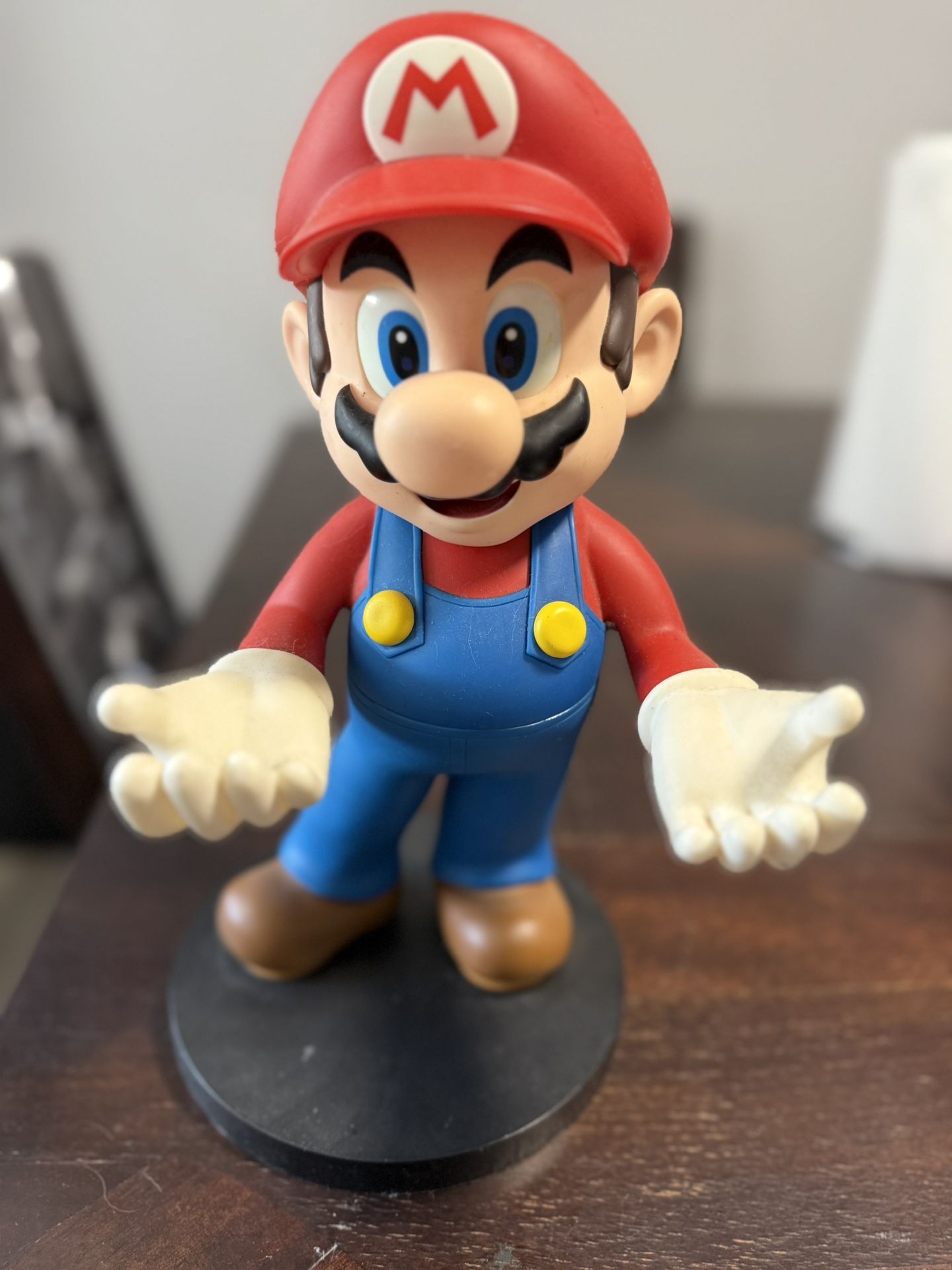 SUPER MARIO 12” Nintendo 3DS DSi Game System Holder Figure w/Black Base 2011