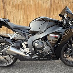 2014 Honda CBR1000RR - Black