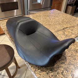 Harley Davidson Touring Bike Seat Like New