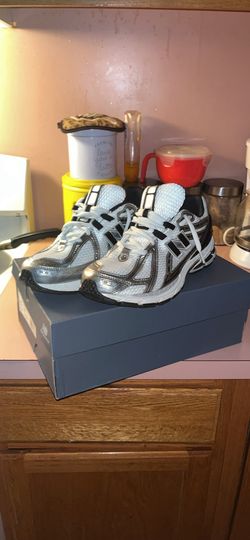 black and white new balance