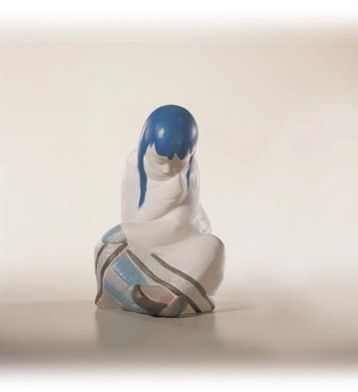LLADRO ESKIMO GIRL
