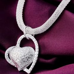New silver plated heart necklace 16.5" SHIPPING AVAILABLE 