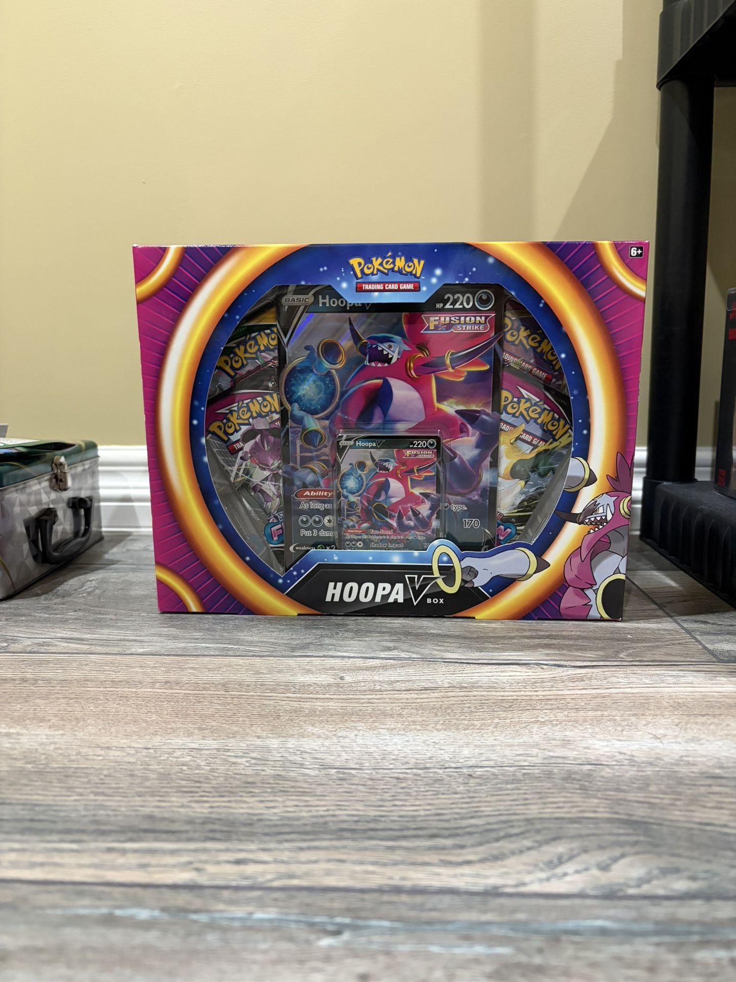 Pokemon TCG Hoopa V Box Evolving Skies, Fusion Strike