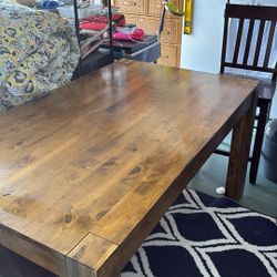 Brown Wood Dining Room Table / Mesa De Comedor 