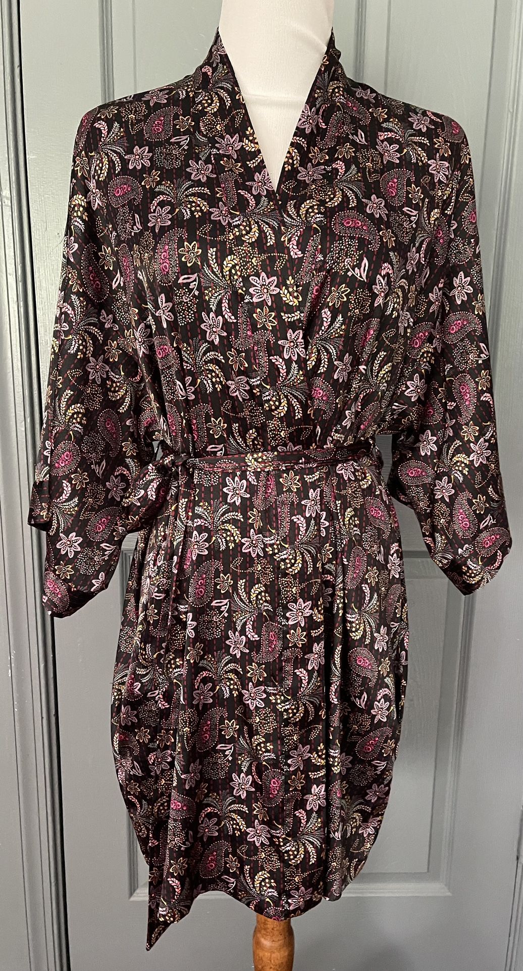Victoria’s Secret Women's Satin Black Floral Paisley Print Kimono Robe.