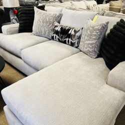 Cozy Stunning Chaise Style Sectional! 