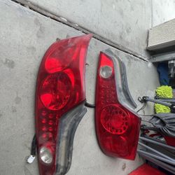 03-05 G 35 Tail Lights