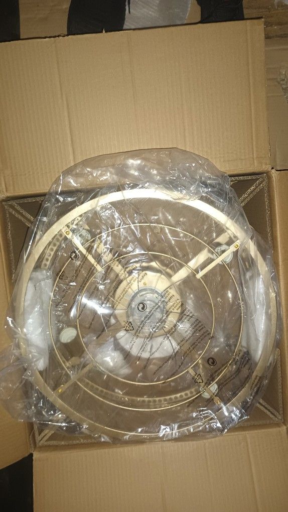 20" Gold FANDELIER WITH LIGHTS!!