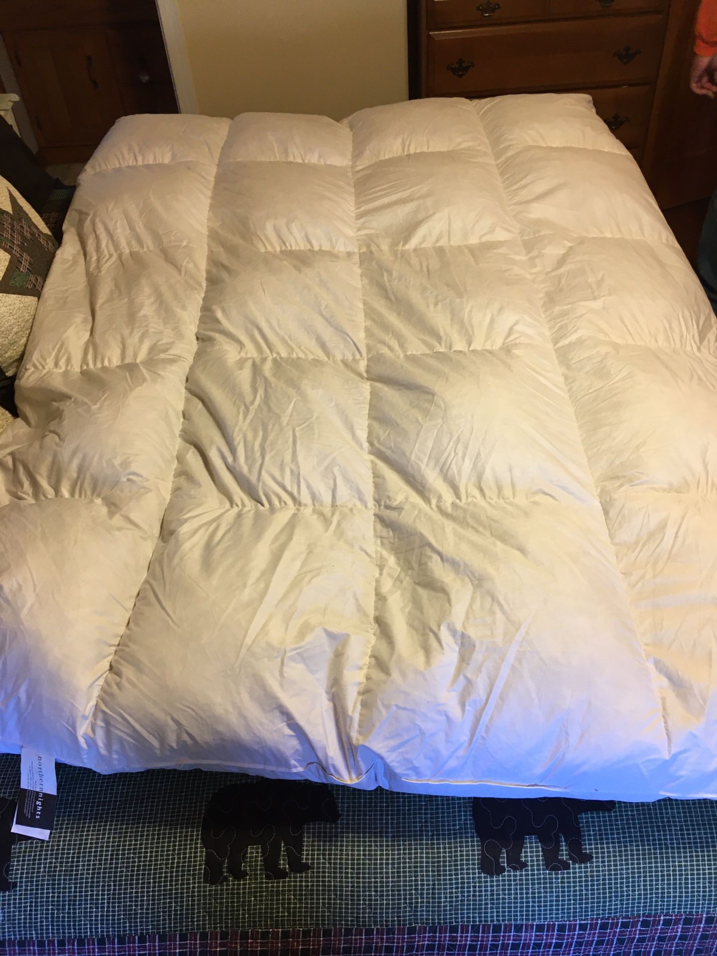 Full size down feather mattress topper. Like new only used a couple of times. Paid $100 but asking $40