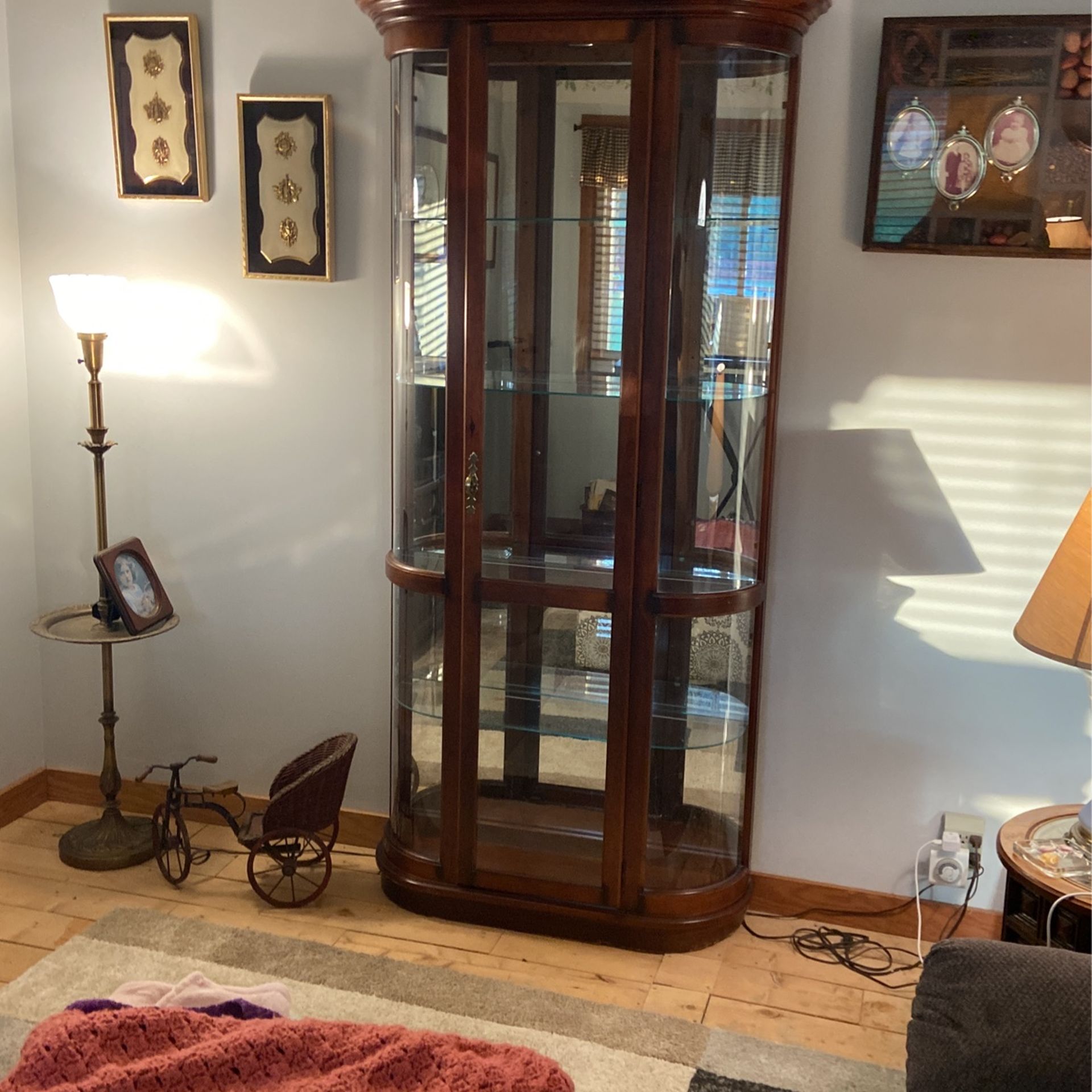  China Cabinet