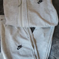  Tech Sweatsuit 