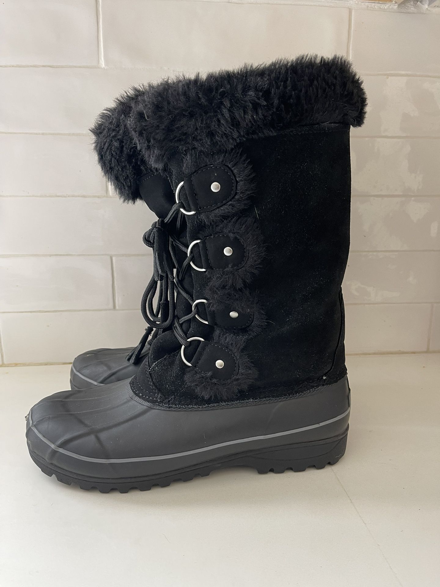 KHOMBU Ladies Size 9 Snow Boots