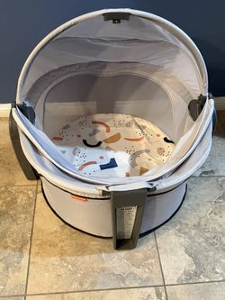 Fisher Price Deluxe On The Go Portable Bassinet And Infant Play Space