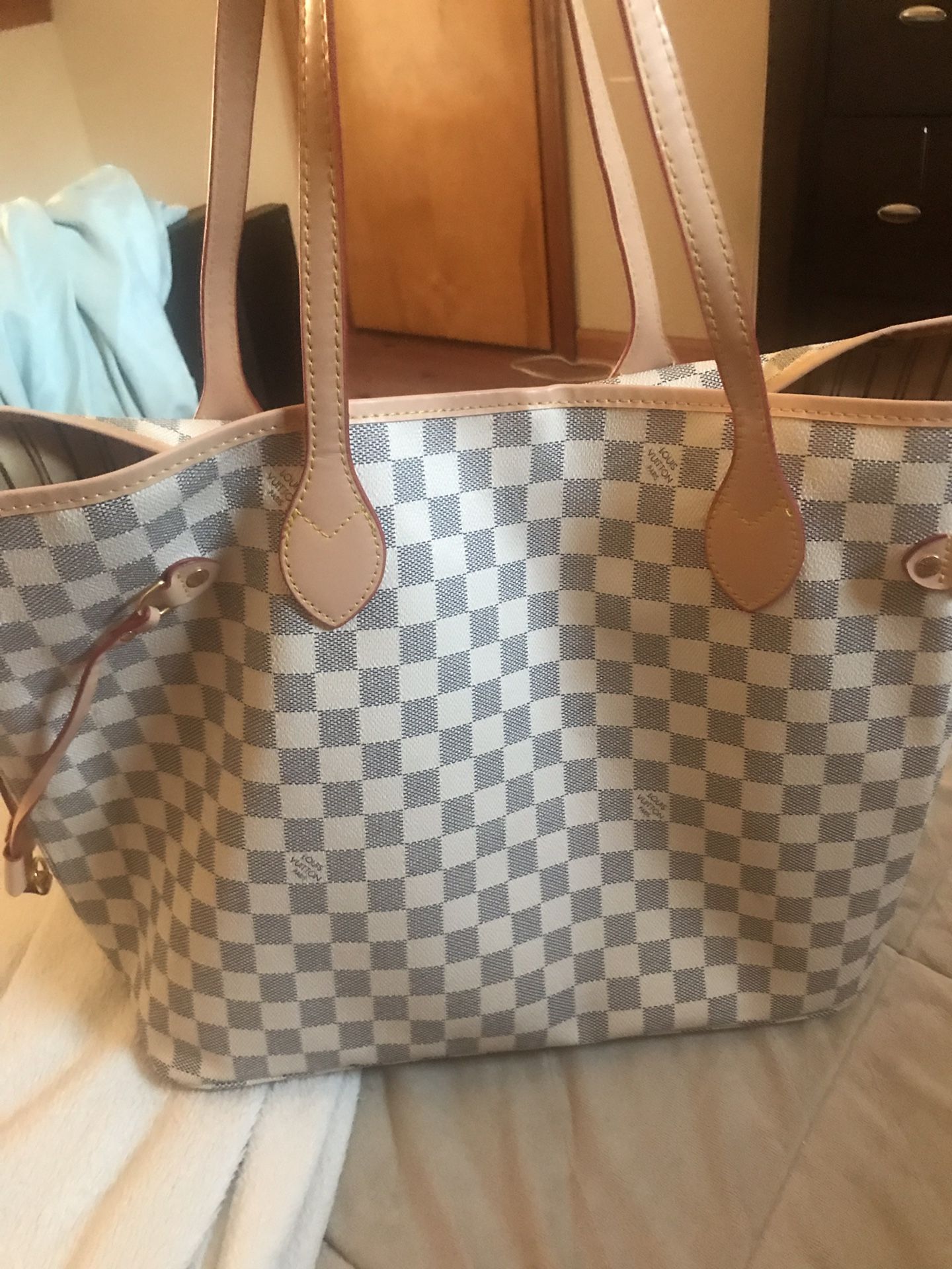 “Never full” Louis Vuitton bag