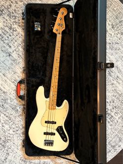 Fender Jazz Bass Electric Guitar (PERFECT CONDITION)