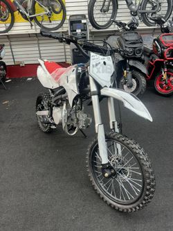 Brand New Apollo RFZ 125cc Dirt Bike 