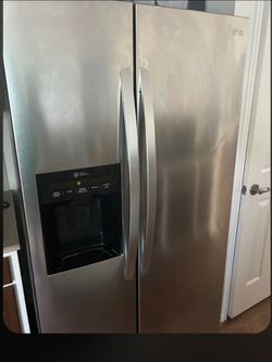 LG refrigerator freezer like new