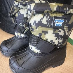 Kids Snow Boots Size 6 