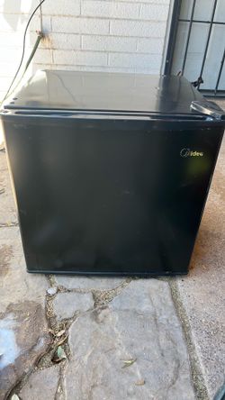 Midea mini fridge